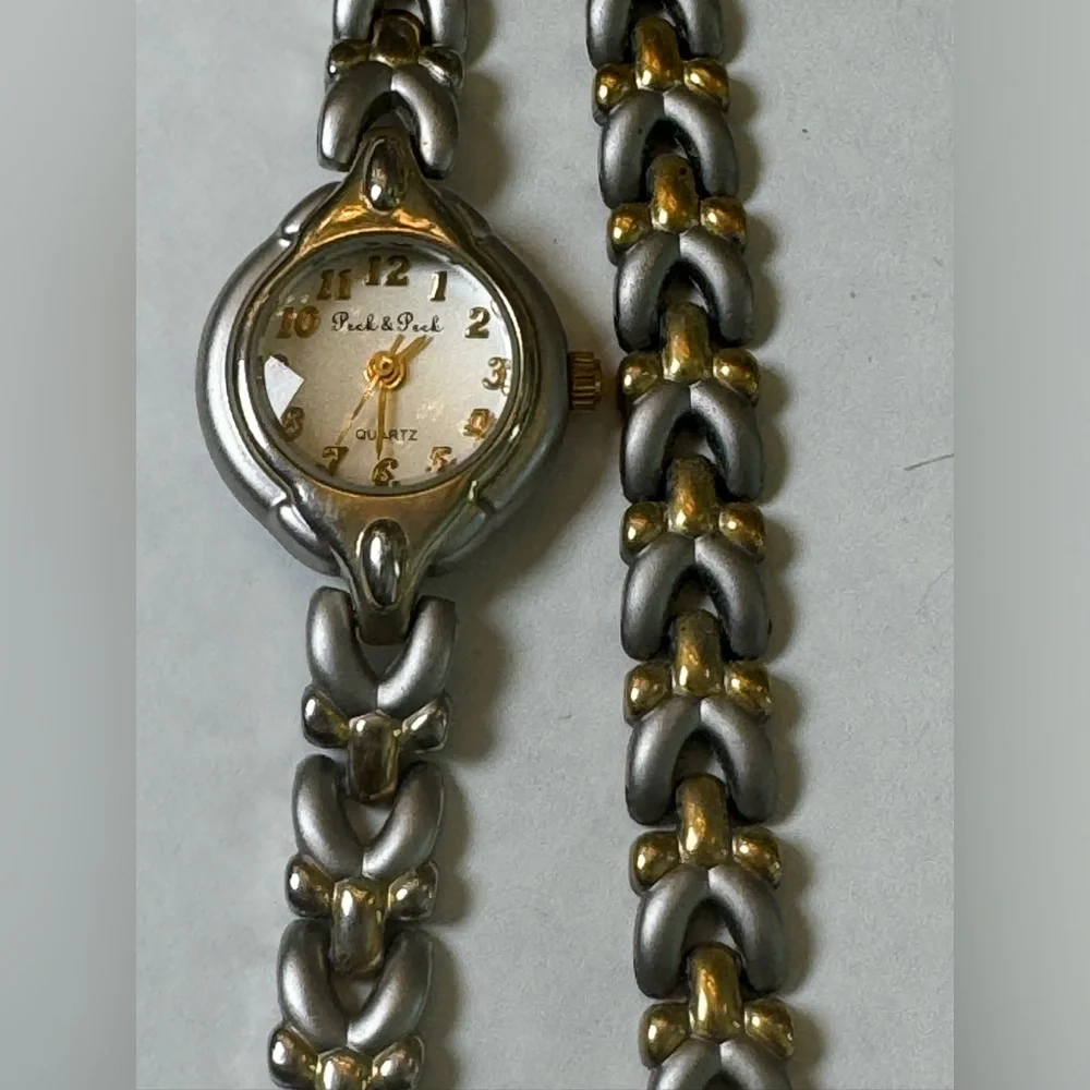 Vintage Peck & Peck Ladies Gold & Silver Tone Watch & Bracelet Set PCP4249